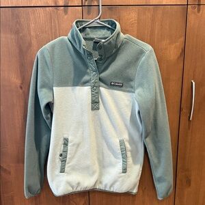 Columbia Women's Green and Sage Fleece Sweatshirt